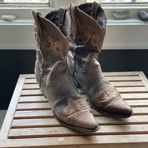 Lane short cowboy boots size 9.5